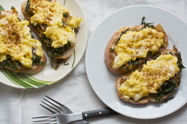 Egg scramble with greens